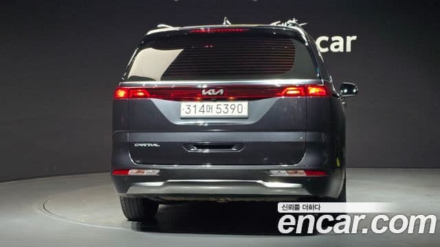 Kia Carnival 2022 — ფოტო 15/20