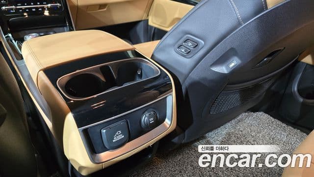 Kia Carnival 2022 — ფოტო 17/20