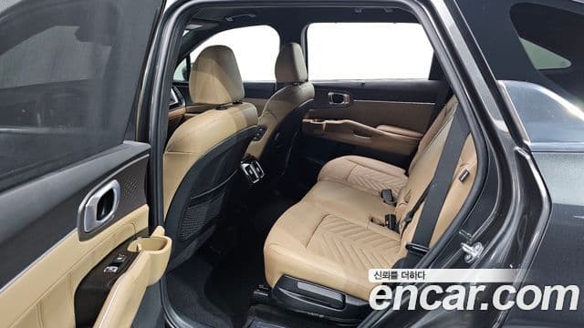 Kia Sorento 2023 — ფოტო 17/20