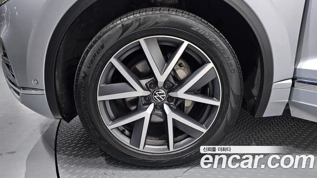 Volkswagen Touareg 2020 — ფოტო 5/20
