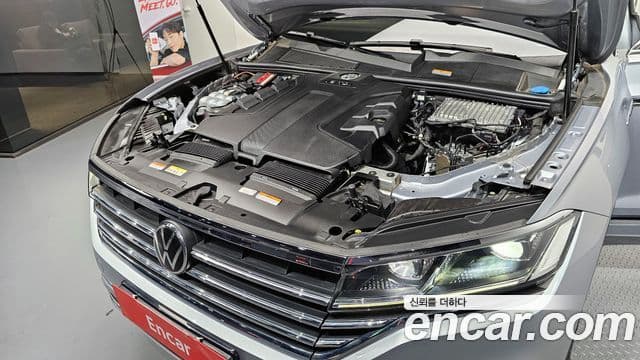 Volkswagen Touareg 2020 — ფოტო 6/20