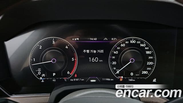 Volkswagen Touareg 2020 — ფოტო 8/20