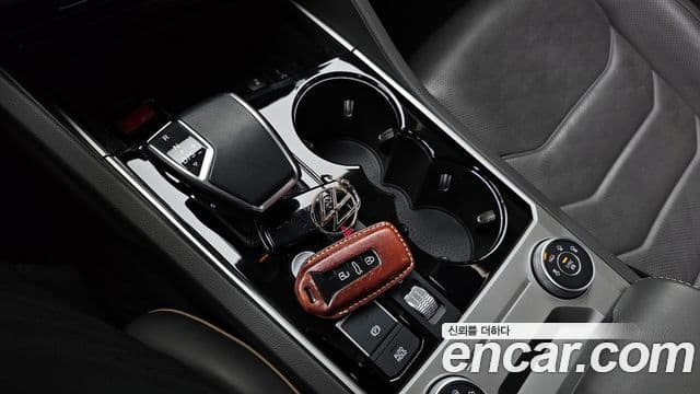 Volkswagen Touareg 2020 — ფოტო 9/20