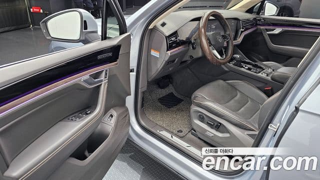 Volkswagen Touareg 2020 — ფოტო 11/20