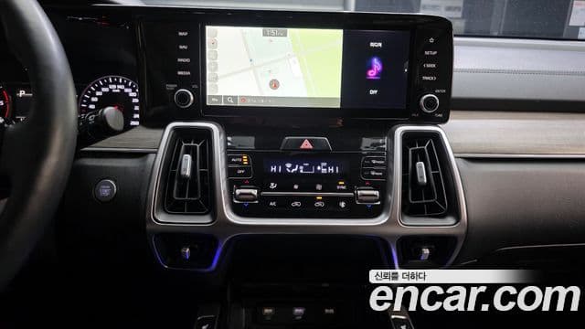 Kia Sorento 2021 — ფოტო 17/20