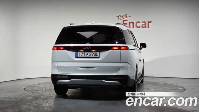 Kia Carnival 2022 — ფოტო 4/20