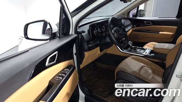 Kia Carnival 2022 — фото 11 из 20