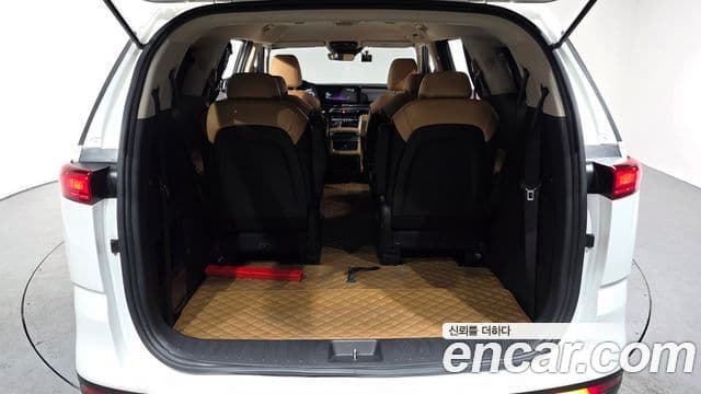Kia Carnival 2022 — фото 20 из 20