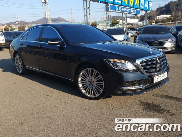Mercedes-Benz S-Class 2019 — Photo 1/20