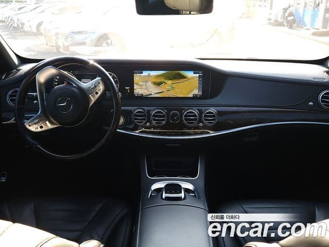 Mercedes-Benz S-Class 2019 — Photo 8/20