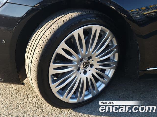 Mercedes-Benz S-Class 2019 — Photo 19/20