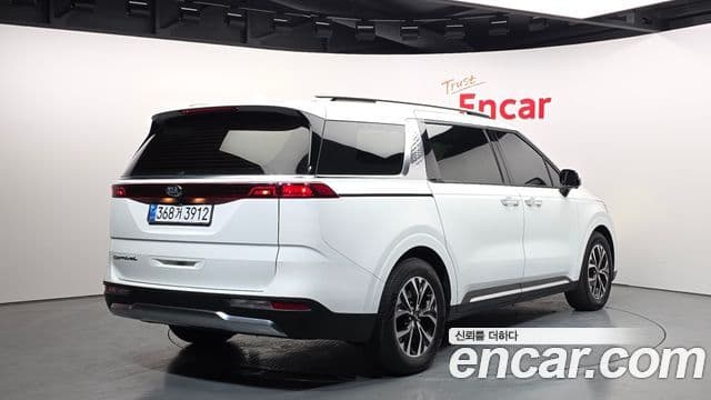 Kia Carnival 2021 — фото 2 из 20