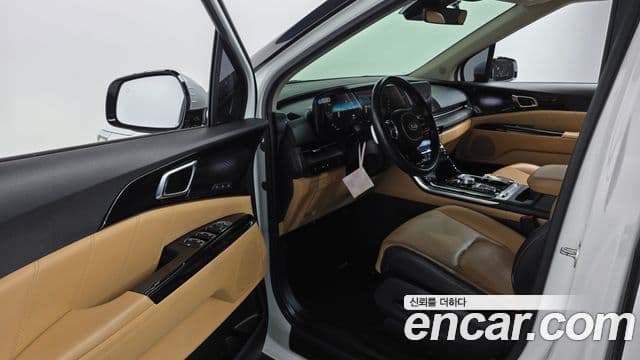Kia Carnival 2021 — фото 11 из 20