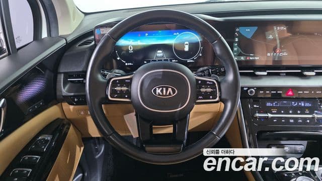 Kia Carnival 2021 — фото 14 из 20
