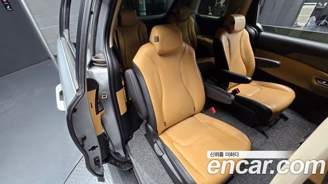 Kia Carnival 2021 — Şəkil 18/20