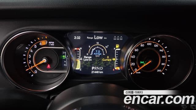Jeep Wrangler 2023 — Şəkil 8/20
