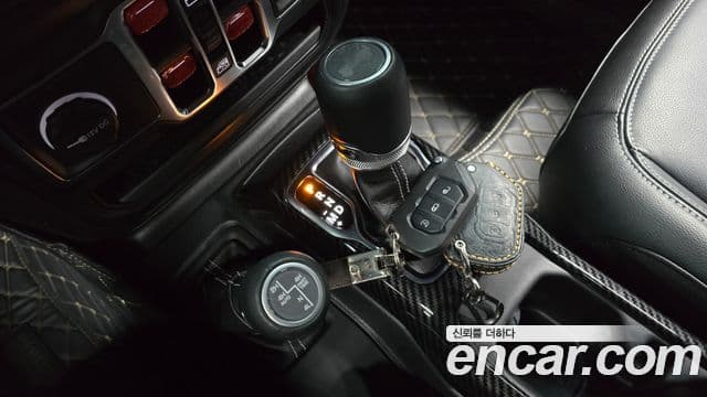 Jeep Wrangler 2023 — Şəkil 9/20