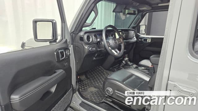 Jeep Wrangler 2023 — Şəkil 10/20