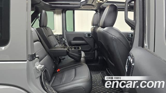 Jeep Wrangler 2023 — Şəkil 12/20