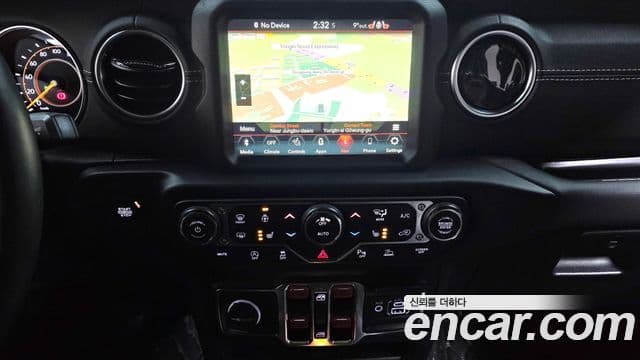 Jeep Wrangler 2023 — Şəkil 14/20