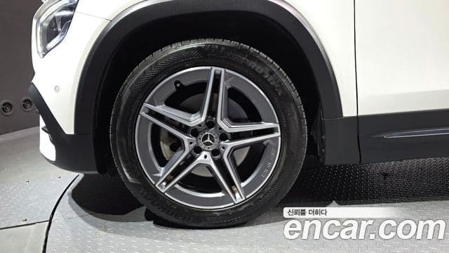 Mercedes-Benz GLB-Class 2021 — ფოტო 1/20