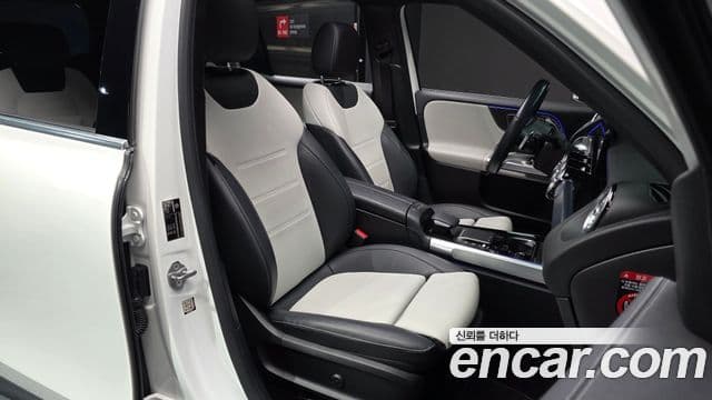 Mercedes-Benz GLB-Class 2021 — ფოტო 6/20