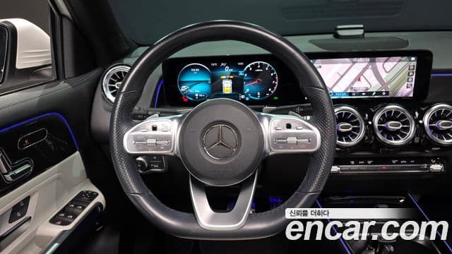 Mercedes-Benz GLB-Class 2021 — ფოტო 15/20