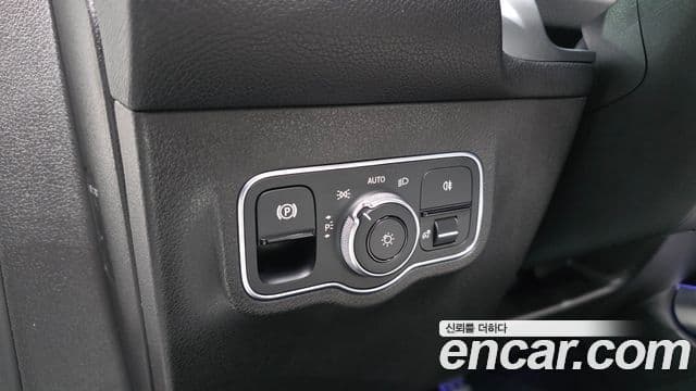 Mercedes-Benz GLB-Class 2021 — ფოტო 2/20