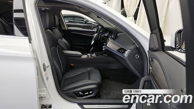 BMW 5 Series 2023 — ფოტო 11/20
