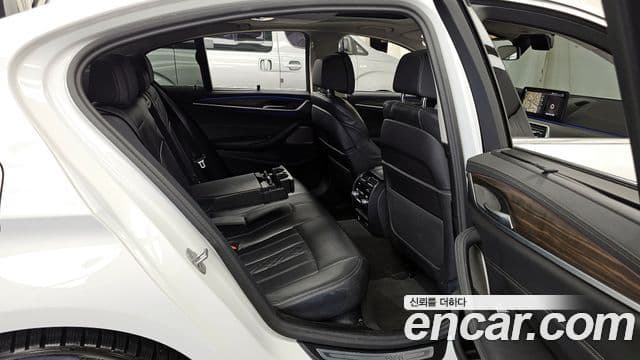 BMW 5 Series 2023 — ფოტო 12/20