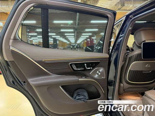 Mercedes-Benz EQS SUV 2024 — ფოტო 15/20