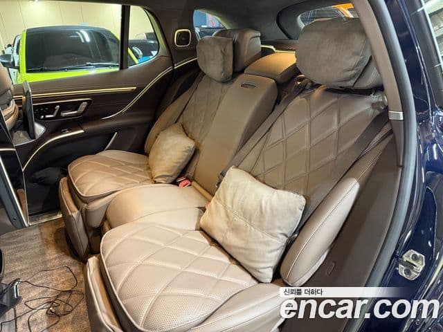 Mercedes-Benz EQS SUV 2024 — ფოტო 16/20