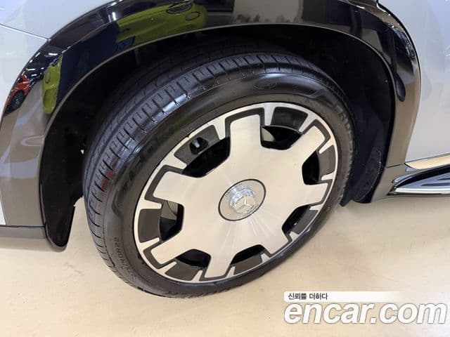 Mercedes-Benz EQS SUV 2024 — ფოტო 8/20