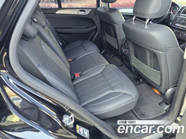 Mercedes-Benz GLE-Class 2018 — ფოტო 17/20