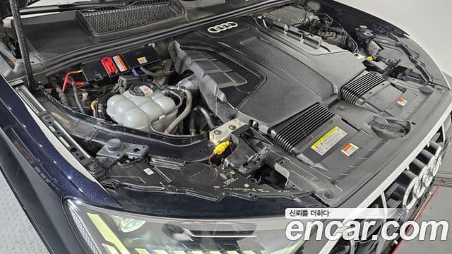 Audi Q7 2021 — Photo 2/20