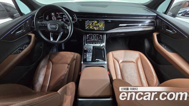 Audi Q7 2021 — Photo 7/20