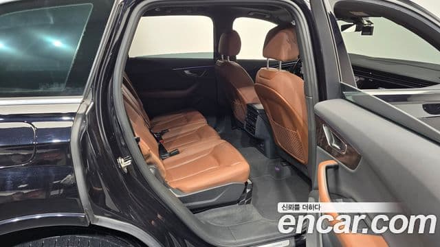 Audi Q7 2021 — Photo 19/20