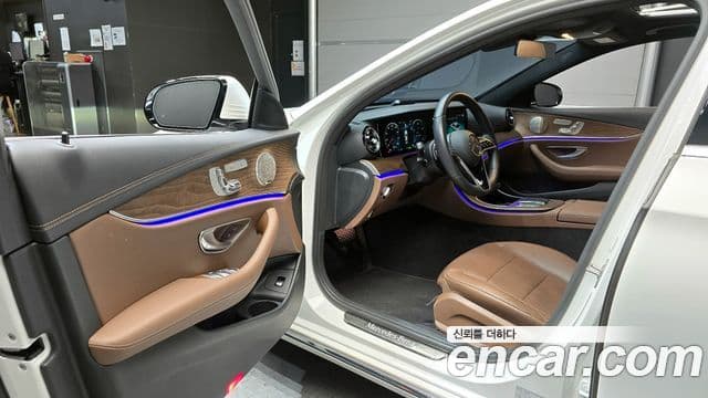 Mercedes-Benz E-Class 2023 — Şəkil 17/20