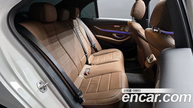 Mercedes-Benz E-Class 2023 — Şəkil 18/20