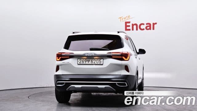Kia Seltos 2022 — ფოტო 4/20