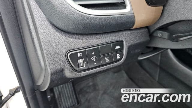 Kia Seltos 2022 — ფოტო 17/20