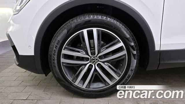 Volkswagen Tiguan 2024 — ფოტო 5/20