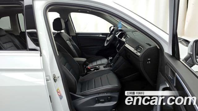 Volkswagen Tiguan 2024 — ფოტო 11/20