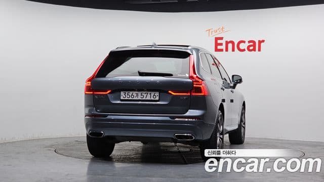 Volvo XC60 2020 — ფოტო 13/20