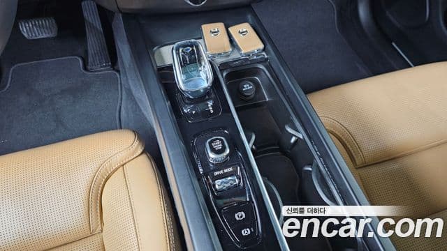 Volvo XC60 2020 — ფოტო 12/20