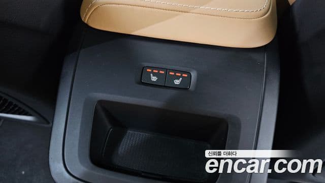 Volvo XC60 2020 — ფოტო 2/20