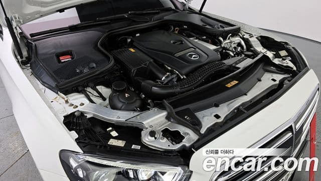 Mercedes-Benz E-Class 2020 — ფოტო 6/20