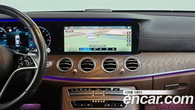 Mercedes-Benz E-Class 2020 — ფოტო 14/20