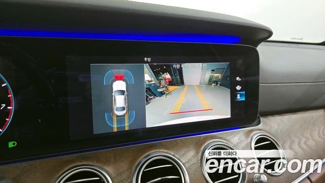 Mercedes-Benz E-Class 2020 — ფოტო 15/20
