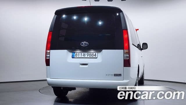 Hyundai Staria 2023 — ფოტო 4/20